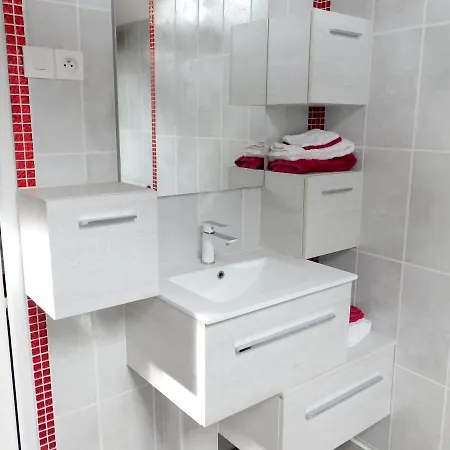 Studio A Silly Avec Piscine Partagee Jardin Clos Et Wifi Apartment Mouterre-Silly